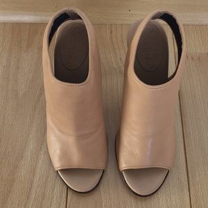 Cole Hahn Leather Heels!